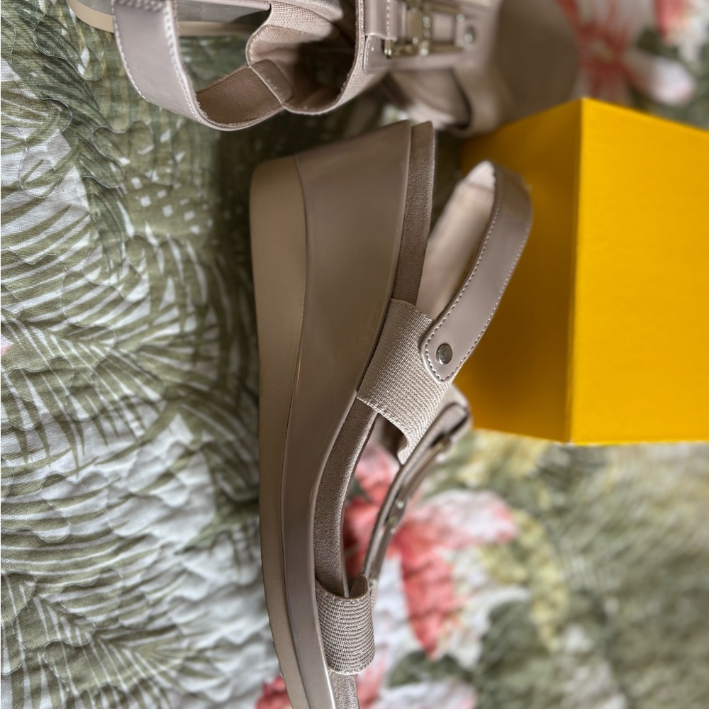 Anne Klein Beige Wedge Sandals with Silver Details 9.5M - Picture 3 of 5